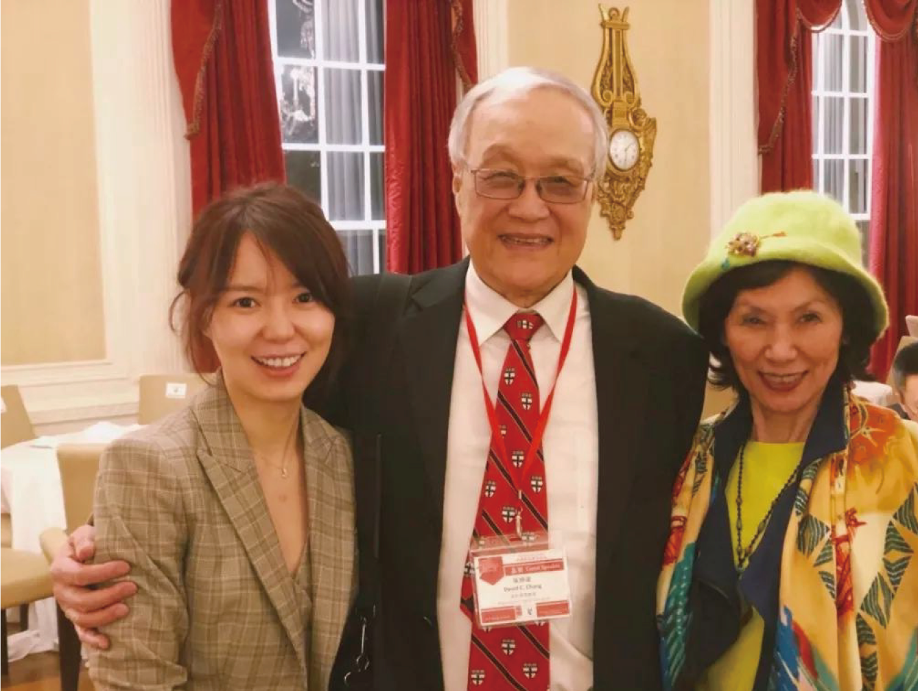 盐趣CEO曾诗然,与前纽约理工大学(现纽约大学坦登工程学院)校长张教授及其夫人合影